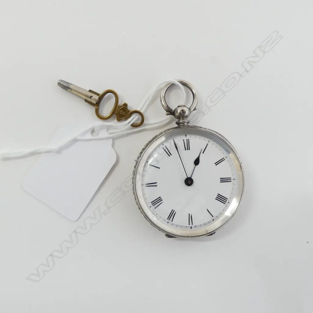 935 STANDARD SILVER POCKET WATCH (IN WORKING ORDER)  Image 1++