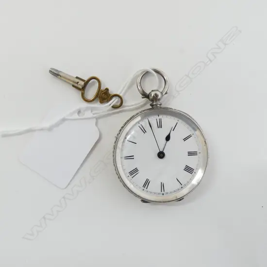 935 STANDARD SILVER POCKET WATCH (IN WORKING ORDER) 