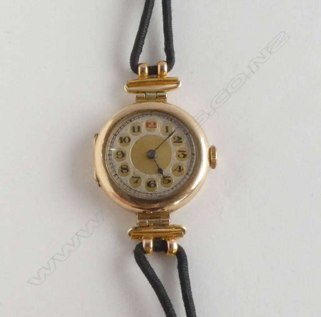 9CT GOLD LADIES VINTAGE WRIST WATCH Image 1++