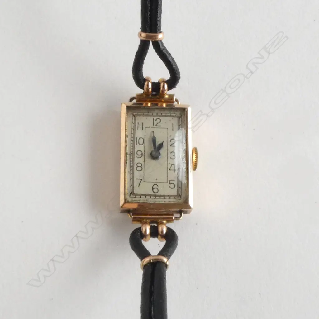 9CT GOLD LADIES VINTAGE TANK SHAPED WRIST WATCH Image 1++