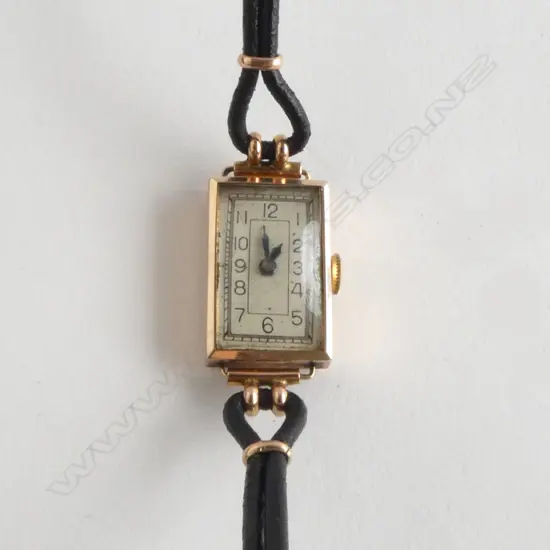 9CT GOLD LADIES VINTAGE TANK SHAPED WRIST WATCH