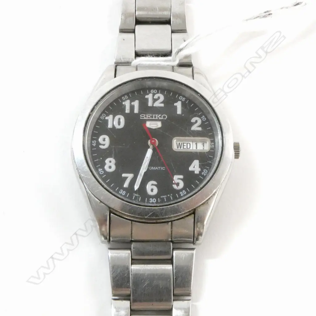 SEIKO 5 GENT'S WRISTWATCH stainless steel black dial running needs pin for strap Image 1++
