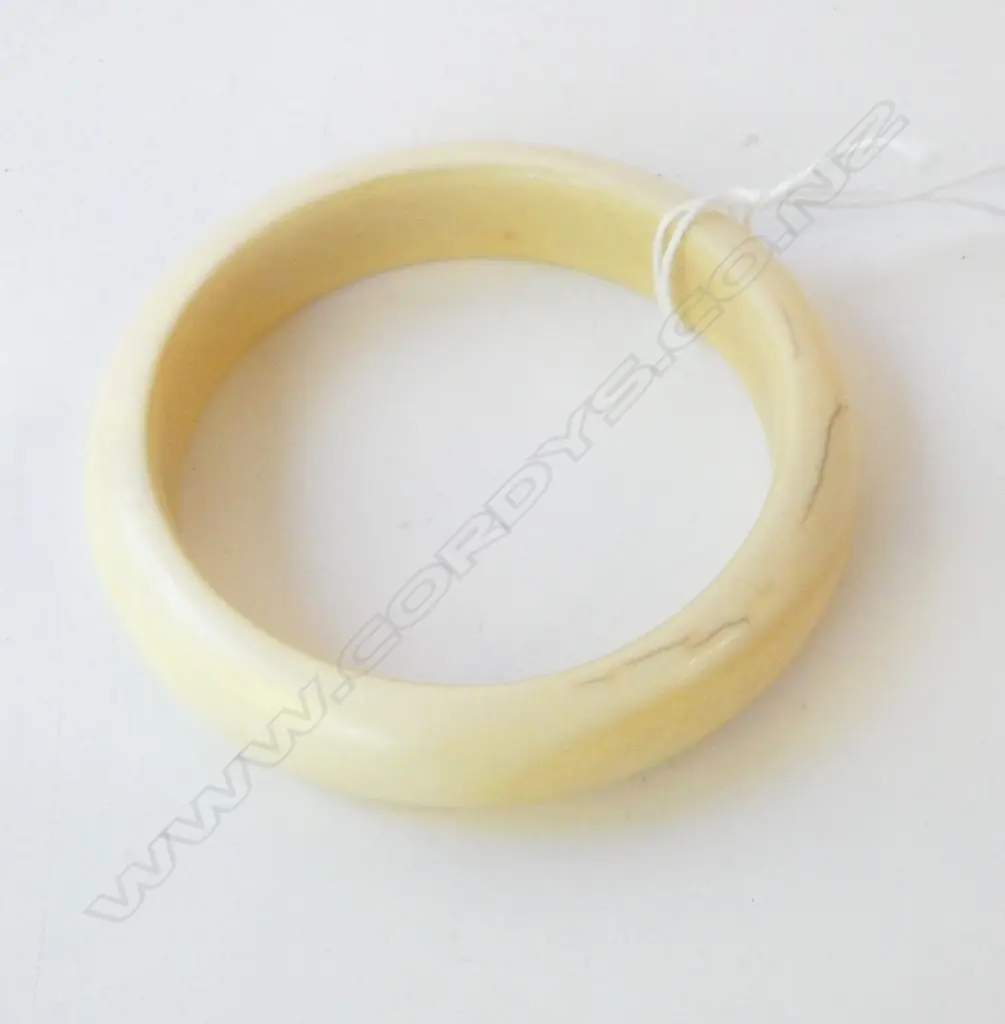 c.1900 CARVED IVORY PLAIN HALF HOOP BANGLE Dia.83mm external. Image 1++