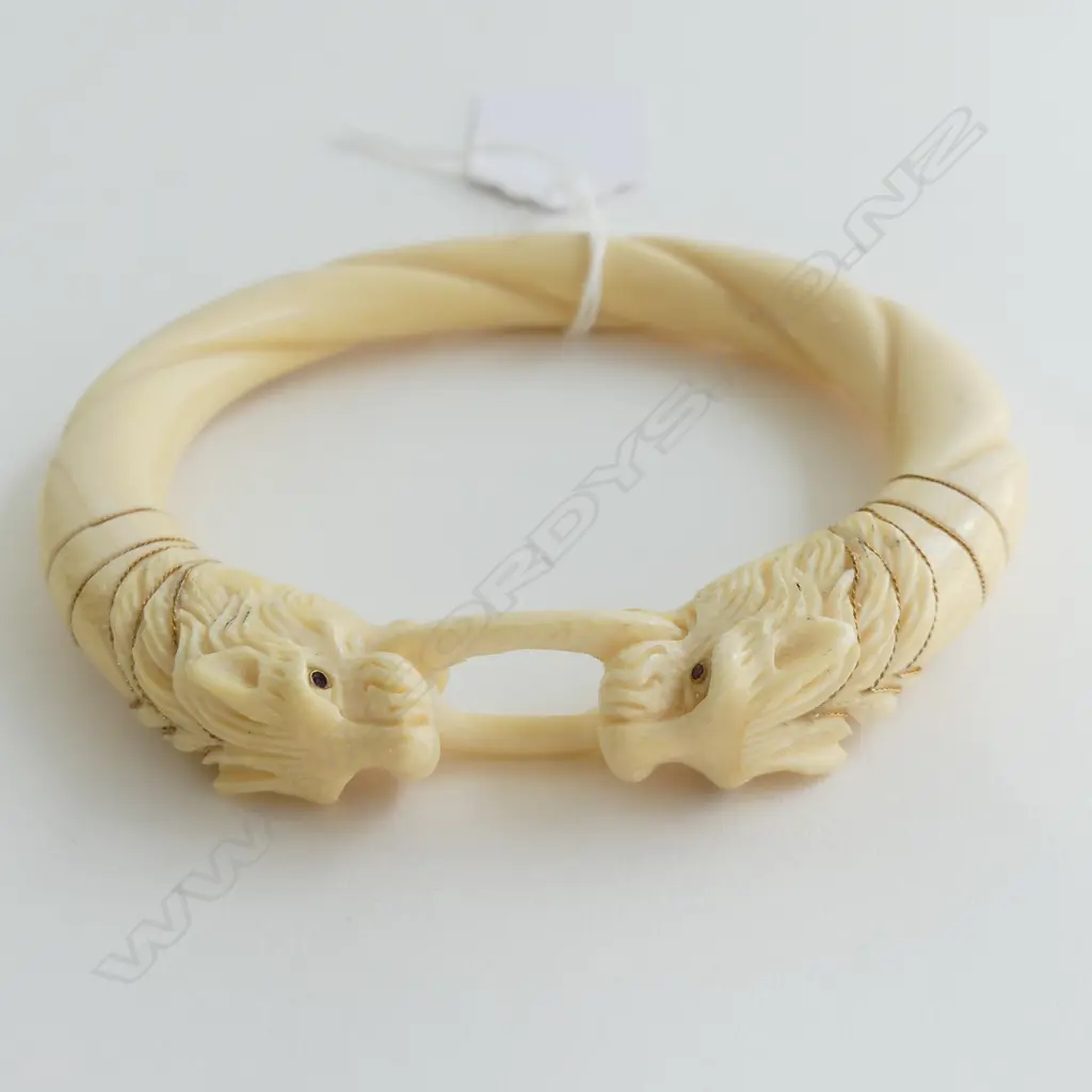c.1900 CARVED IVORY BANGLE 2 LIONS HEADS HOLDING  ring w fine gold wire Image 1++