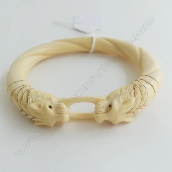 c.1900 CARVED IVORY BANGLE 2 LIONS HEADS HOLDING  ring w fine gold wire