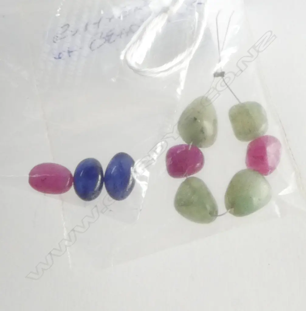 9 LOSE BEADS; 3 x RUBY, 2 x SAPPHIRE & 4 x EMERALD BEADS Image 1++