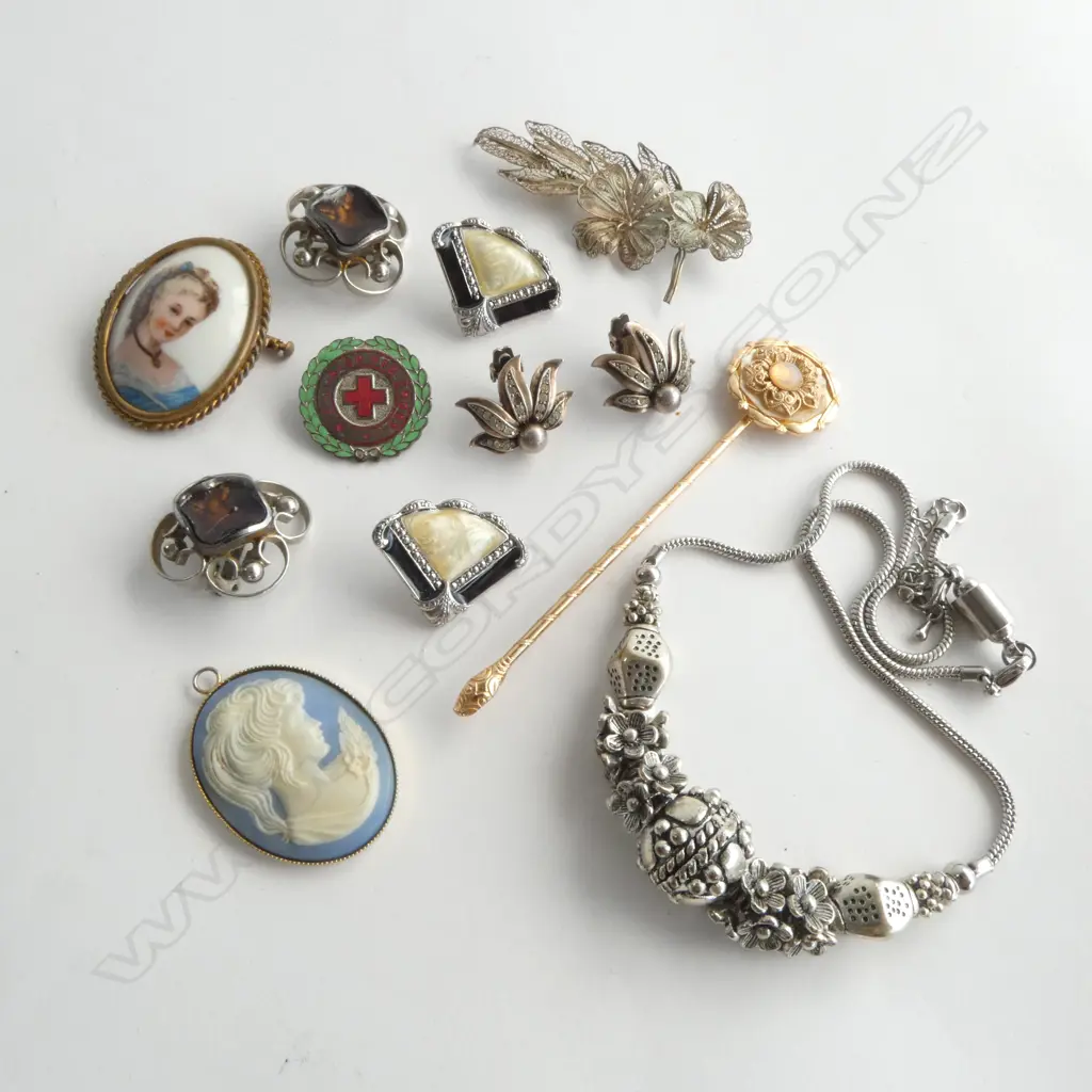COLLECTION COSTUME JEWELLERY Image 1++