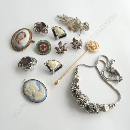 COLLECTION COSTUME JEWELLERY