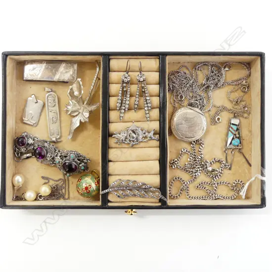 TRAY OF S/SILVER JEWELLERY