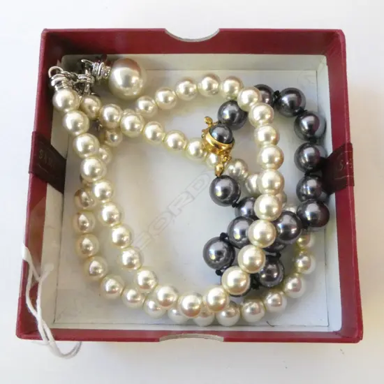 COSTUME PEARL NECKLACE & BRACELET