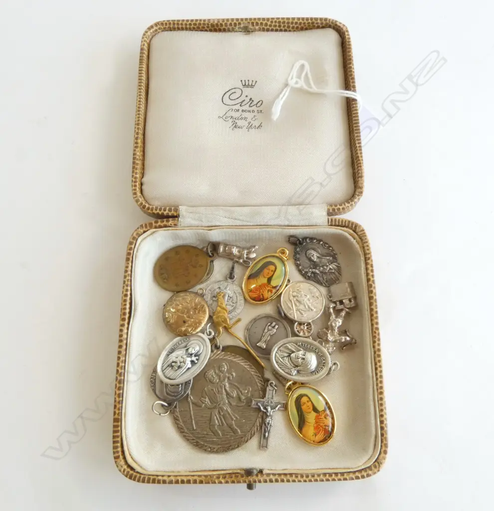 SMALL COLLECTION RELIGOUS MEDALS SILVER CHARMS ETC Image 1++
