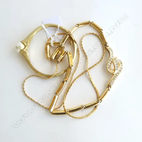 3 PCES GOLD COSTUME JEWELLERY; 2 NECKLACES + BRACELET