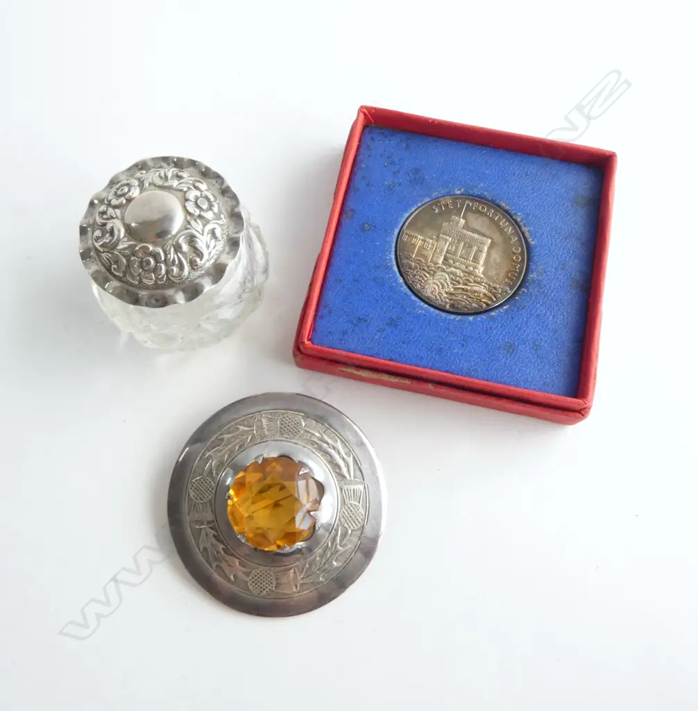 SILVER  COMMEMORATIVE MEDAL S/SILVER KILT BROOCH & SMALL S/SILVER  TOPPED DRESSINGTABLE JAR Image 1++