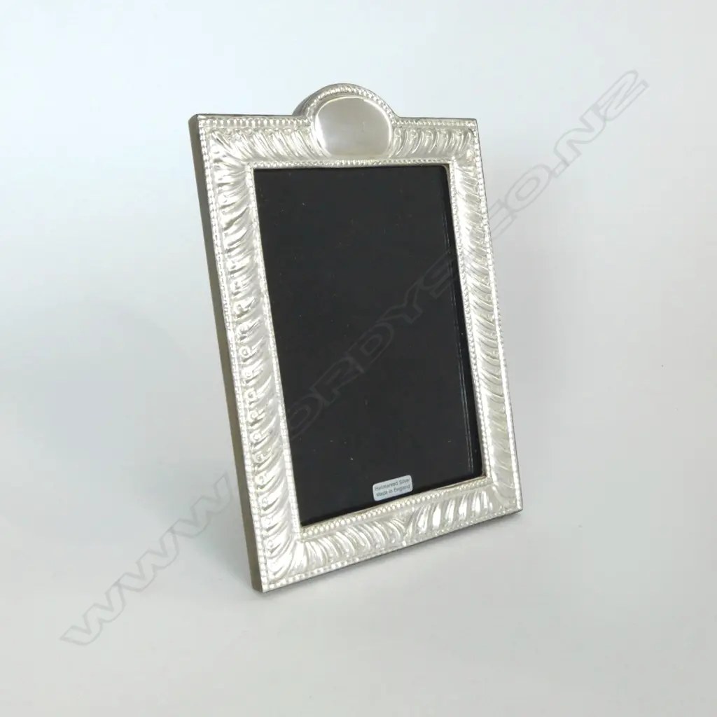 STG SILVER FRAME, LONDON 2023, 195x135mm Image 1++
