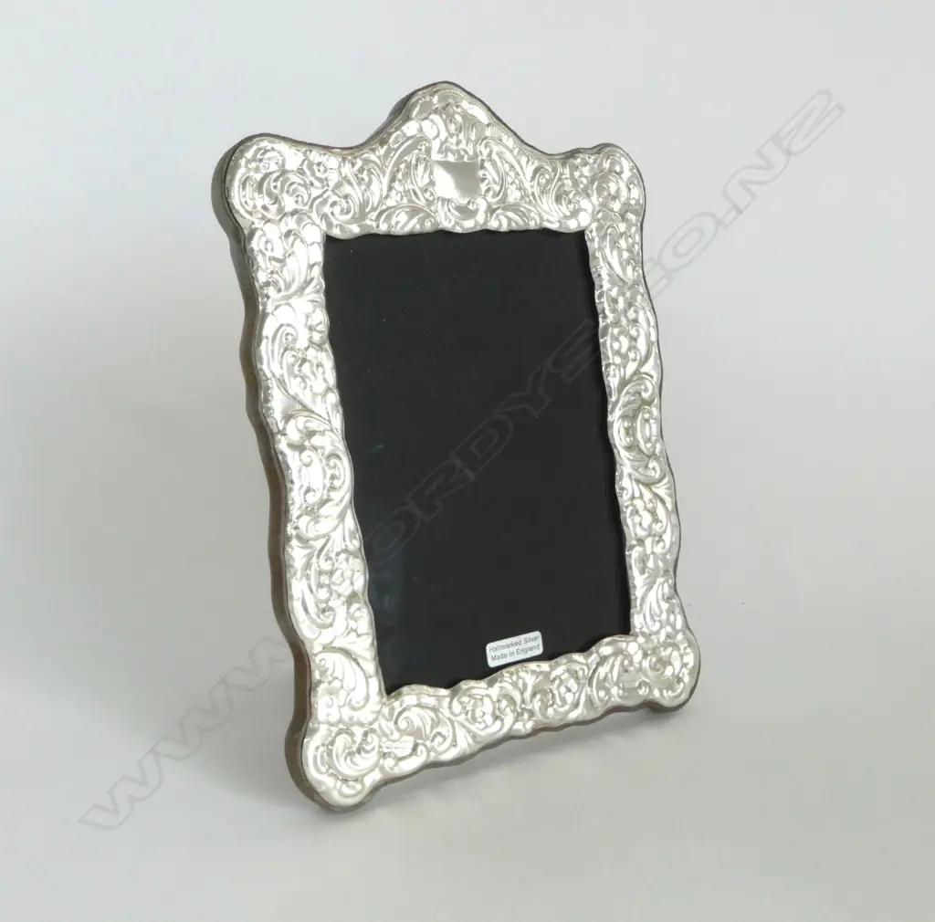STG SILVER FRAME, LONDON 2024, 195x145mm Image 1++