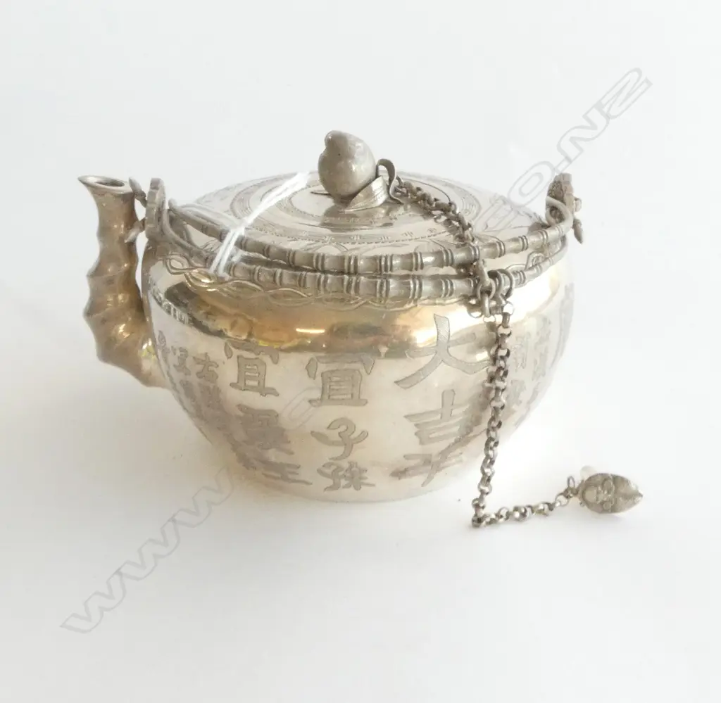CHINESE SILVER TEAPOT, 276grms Image 1++