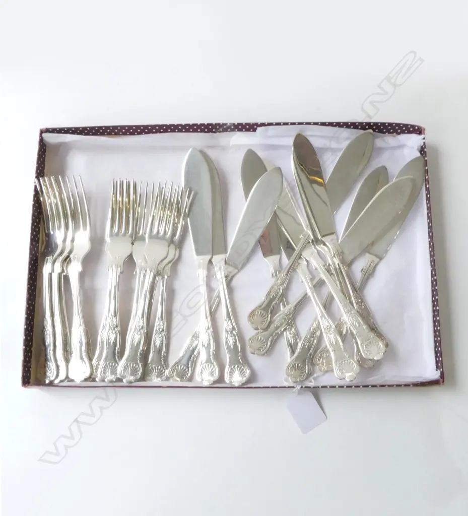 24PC KINGS PATTERN SHEFFIELD SILVER PLATED FISH CUTLERY SET 12 KNIVES & 12 FORKS  Image 1++