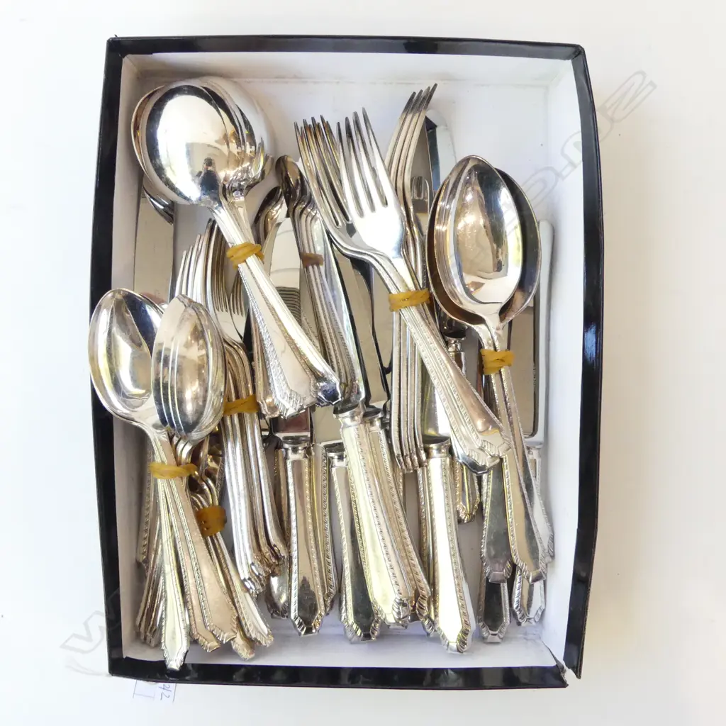 DECO SILVER PLATE CUTLERY SERVICE Image 1++