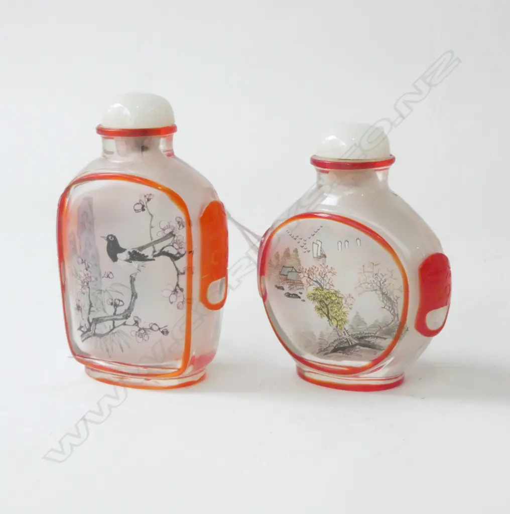 2 CHINESE GLASS SNUFF BOTTLES H.80mm Image 1++
