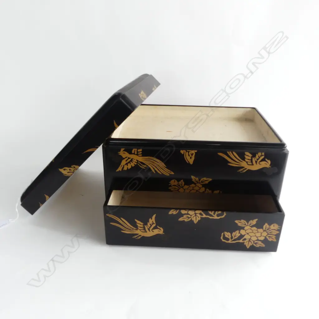 ORIENTAL LACQUER LIDDED BOX 335x250x230mm Image 1++
