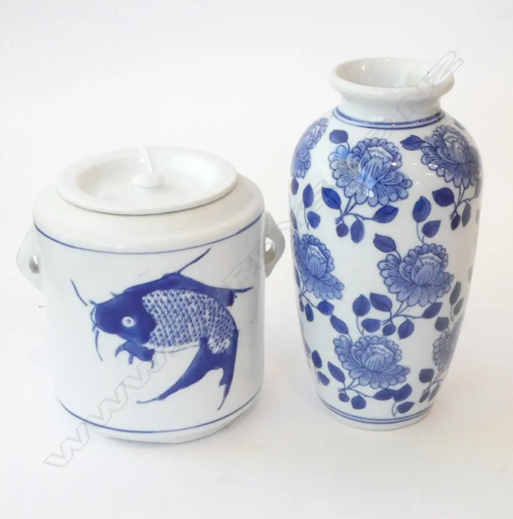 B/W CHINESE EXPORT PRESERVE JAR & B/W VASE H.210mm Image 1++
