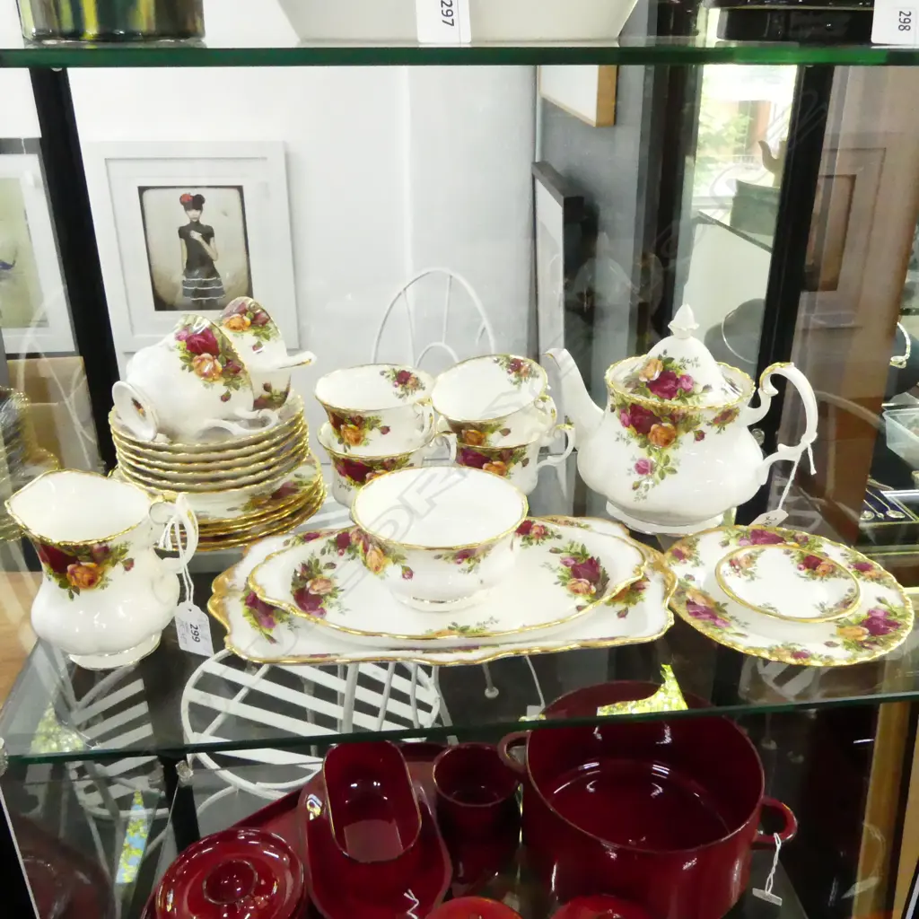 LARGE QUANTITY ROYAL ALBERT OLD COUNTRY ROSES BONE CHINA INCLUDING CUP SAUCERS PLATES SERVING PLATES & TEAPOT ETC  Image 1++