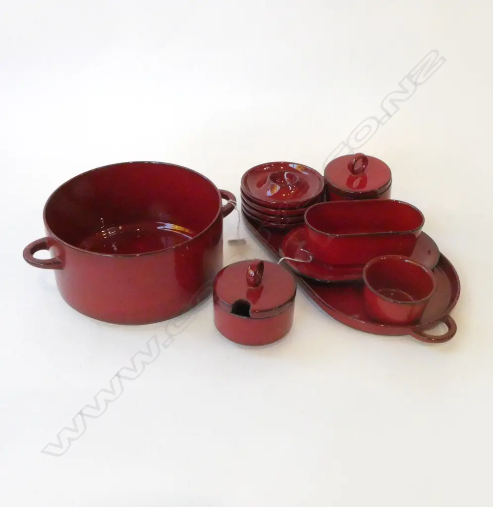 VILLEROY & BOCH 'GRANADA' RED GLAZE KITCHENALIA; NO LID ON POT, SMALL CHIP TO ONE Image 1++