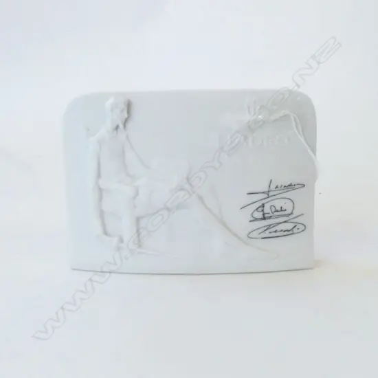 LLADRO CHINA SHOP SIGN L150MM