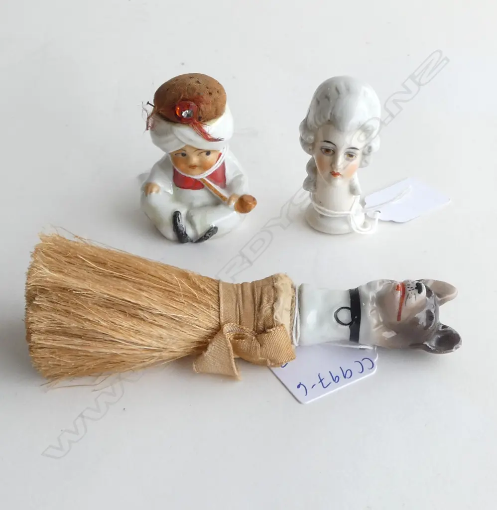 3 CERAMIC NOVELTIES: HALF DOLL, BRUSH w. FOX HEAD, PIN CUSHION, H.60mm Image 1++