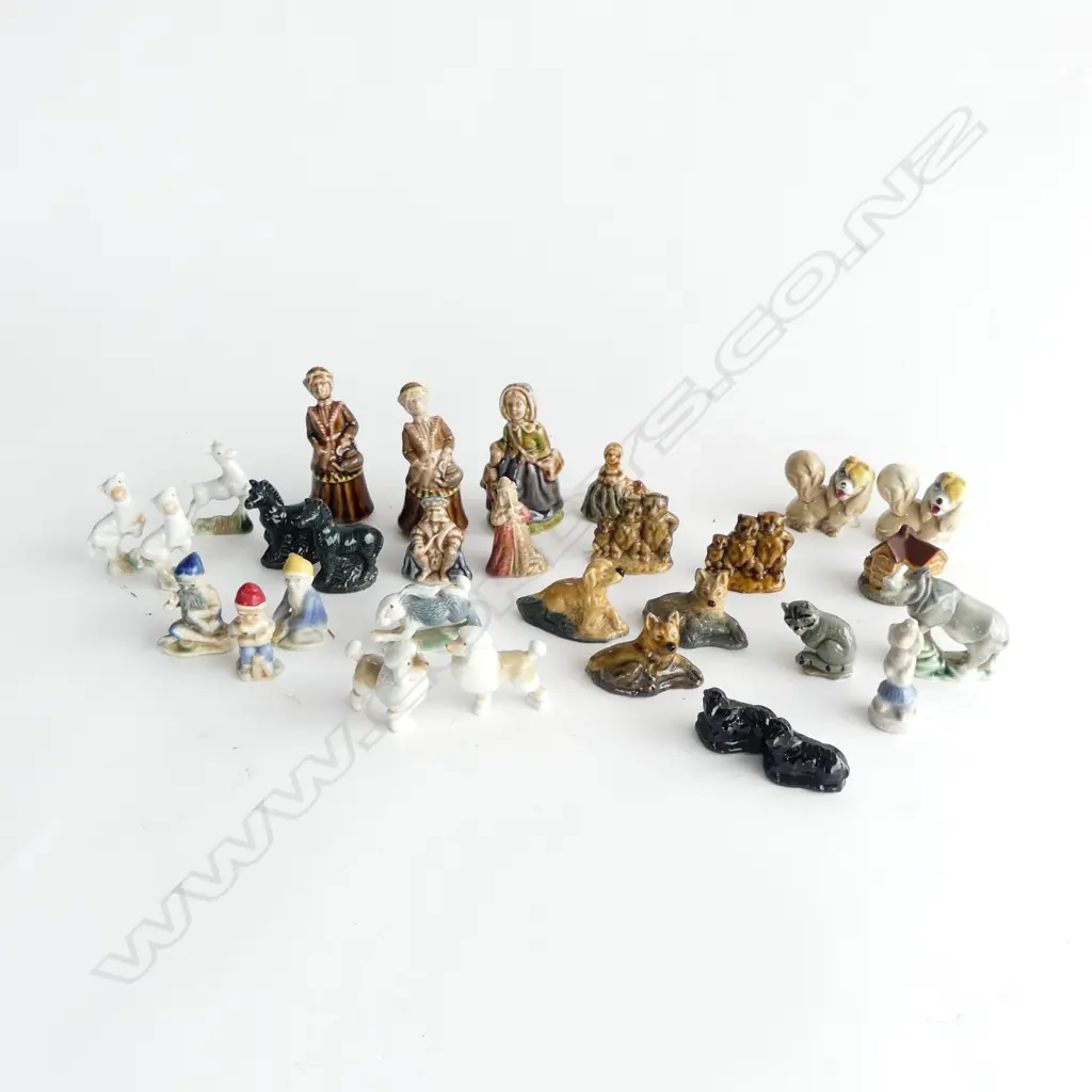 ASST. WADE MINIATURES; ANIMALS ETC Image 1++