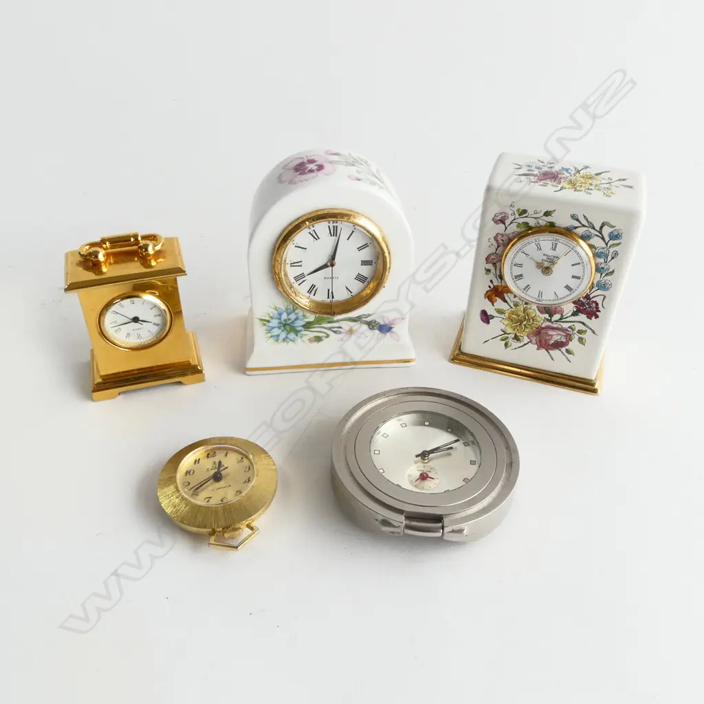 THREE MINIATURE CLOCKS AND TWO WATCHES Image 1++
