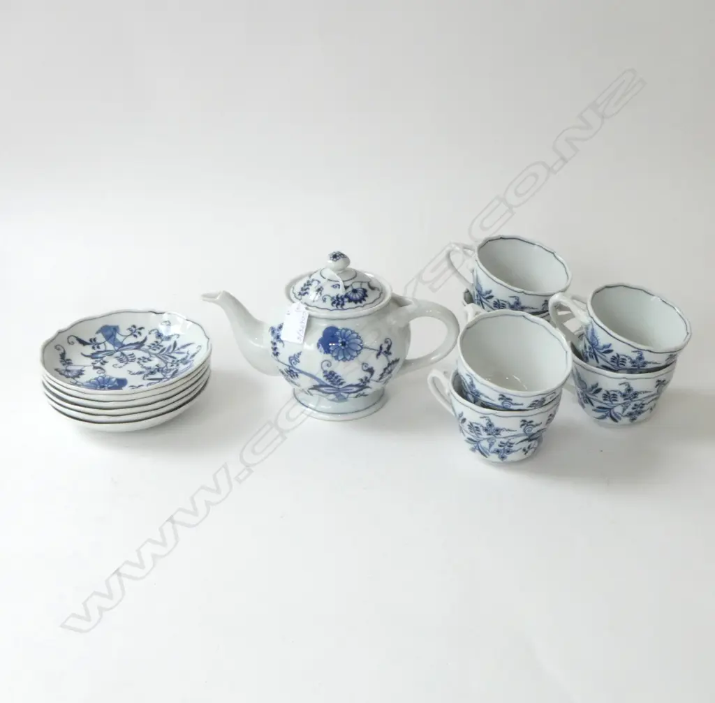 BLUE DANUBE TEAPOT & 6 LARGE BREAKFAST CUPS & SAUCERS EXCELLENT CONDITON  Image 1++