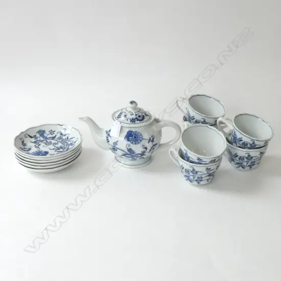 BLUE DANUBE TEAPOT & 6 LARGE BREAKFAST CUPS & SAUCERS EXCELLENT CONDITON 