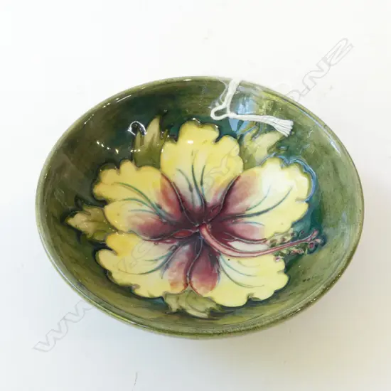SMALL MOORCROFT DISH HIBISCUS PAT DIA95MM