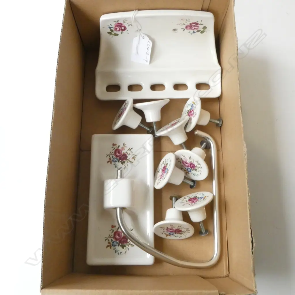 CROWN LYNN FLORAL DRAW PULLS + BATHROOM FIXTURES Image 1++
