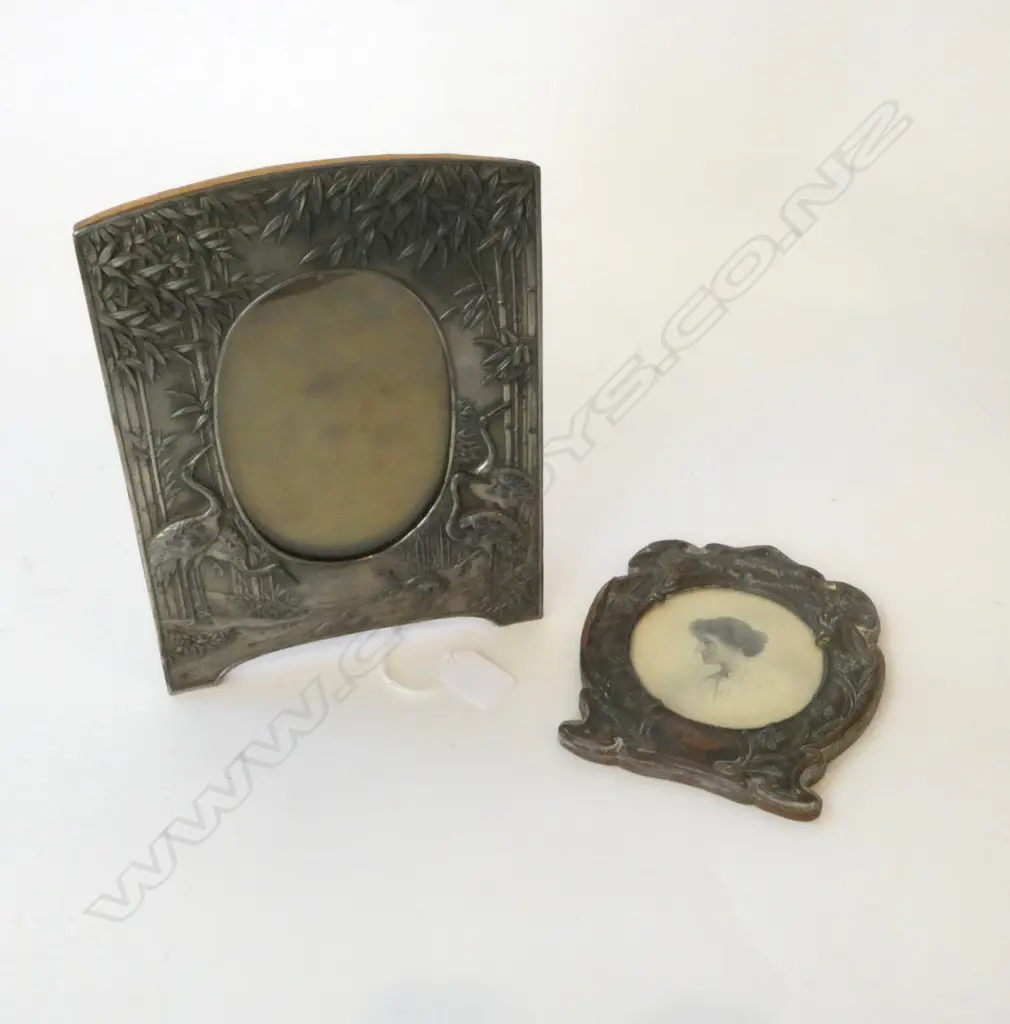2 ANTIQUE METAL PHOTO FRAMES 250x190mm Image 1++