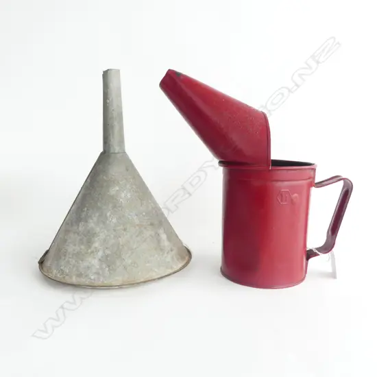 VINTAGE RED ENAMEL OIL CAN  H.265mm & FUNNEL 