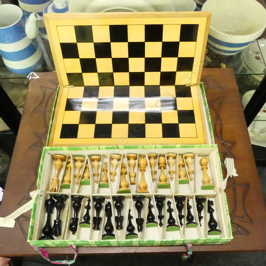 VINTAGE CHINESE WOODEN CHESS SET, BOXED W.355mm Image 1++