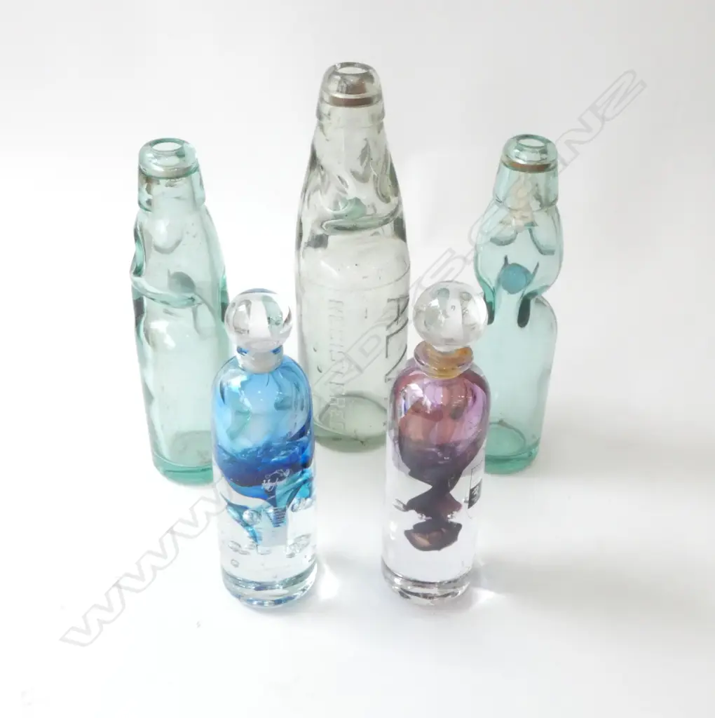 2 HOGLUND ART GLASS BOTTLES H.170mm 1 STOPPER AF + 3 CODD BOTTLES H.225mm Image 1++
