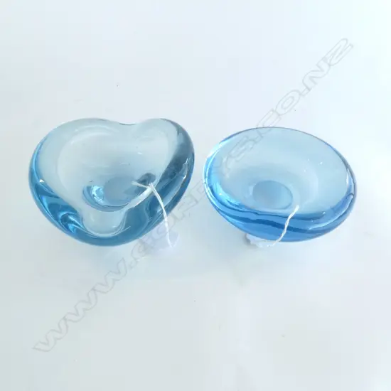PER LUTKEN FOR HOLMEGAARD; GLASS BOWL & ASHTRAY, both with small chip to base, W.160mm W.160mm