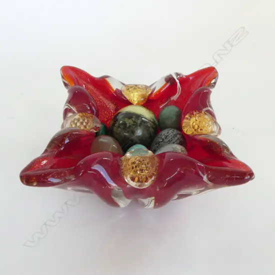 RED MURANO GLASS BOWL DIA200MM & POLISHED STONE EGGS
