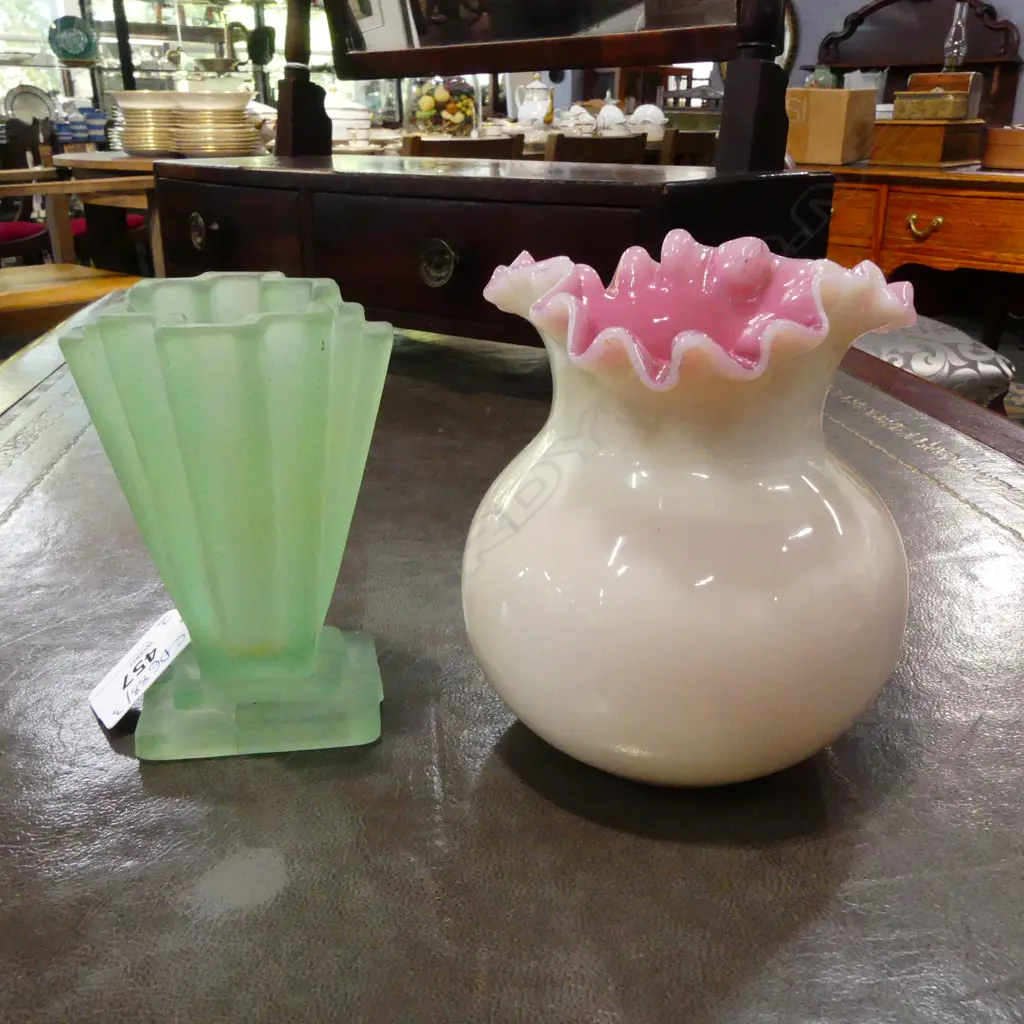 2 URANIUM GLASS VASES H.115mm Image 1++