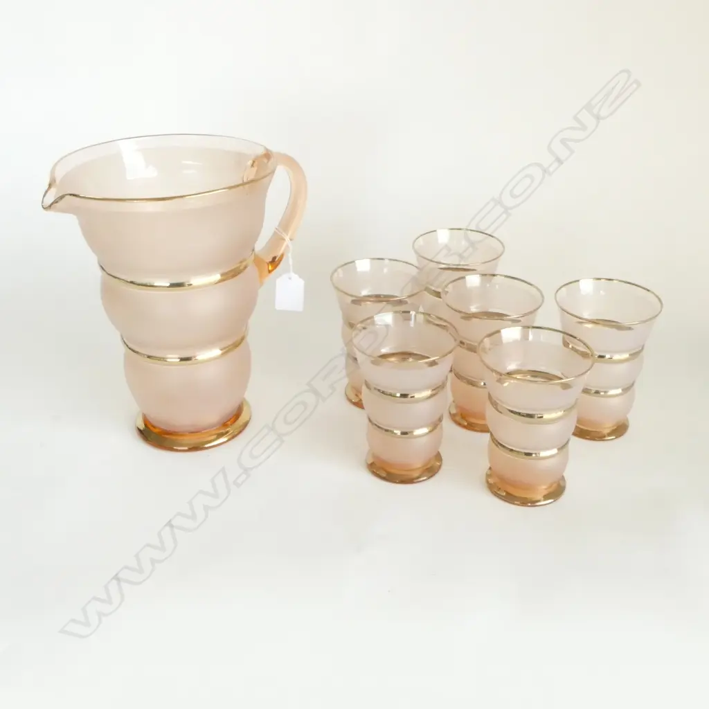 7 PCE VINTAGE DRINKS SET; JUG H.225mm & 6 GLASSES Image 1++