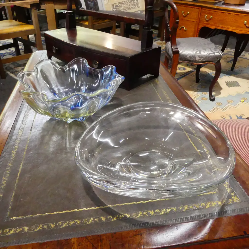 2 ART GLASS BOWLS 290mm dia Image 1++