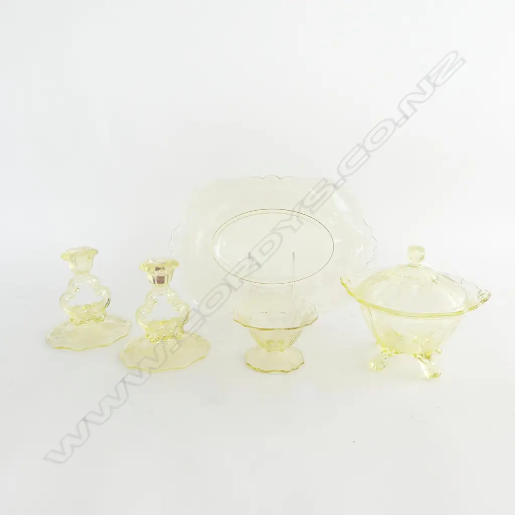 5 PCES YELLOW DECO GLASS INCL. TRAY W.325mm Image 1++
