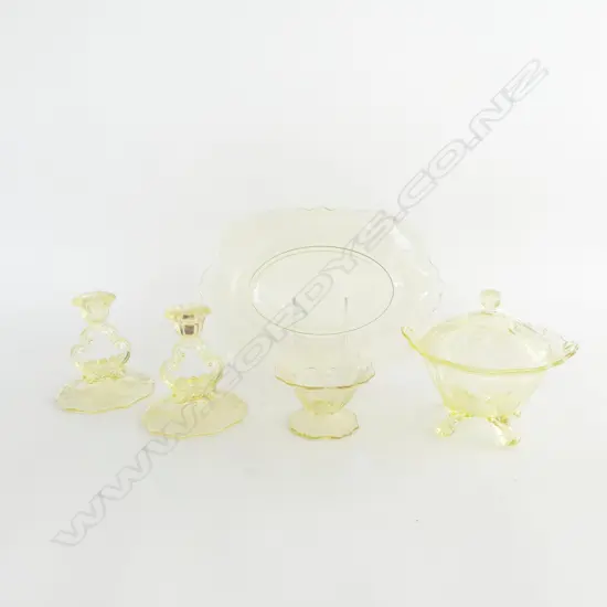 5 PCES YELLOW DECO GLASS INCL. TRAY W.325mm