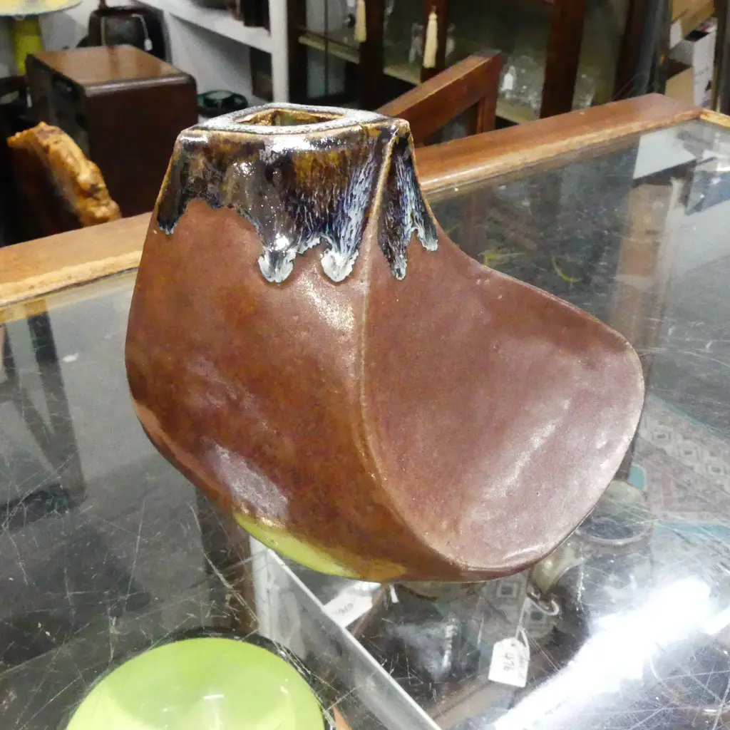 JAMES GREIG (1936-1986), N.Z. STUDIO POTTERY ABSTRACT VASE H.170mm Image 1++
