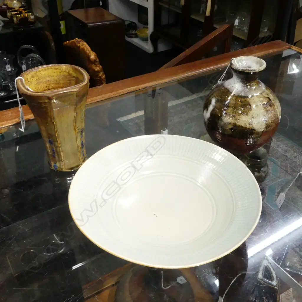 2 RAY ROGERS N.Z. STUDIO POTTERY VASES + PLATE H.160mm Image 1++