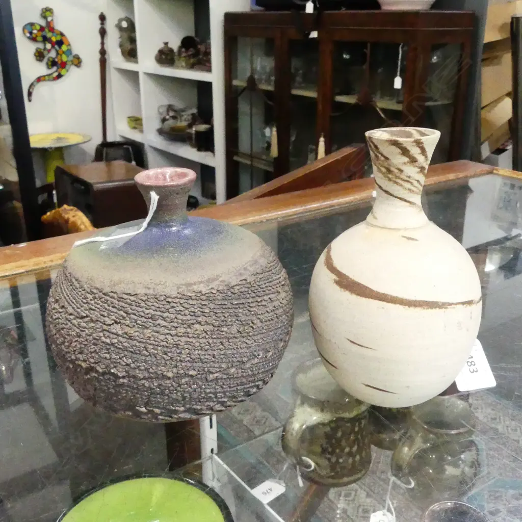 2 PIECES LAWRENCE EWING N.Z. STUDIO POTTERY VASES, H.150mm Image 1++