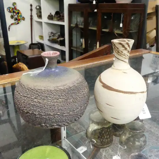 2 PIECES LAWRENCE EWING N.Z. STUDIO POTTERY VASES, H.150mm